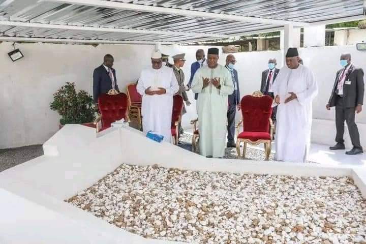 Bamako : Macky Sall s’est recueilli au mausolée de l’ancien président IBK