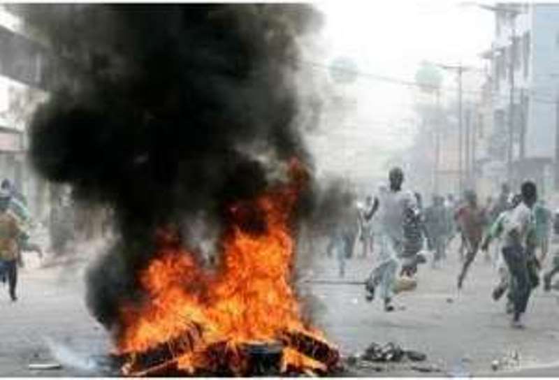 Vent de violences à Thiaroye sur mer: les pêcheurs brûlent deux bus, l'un d'eux arrêté, un autre à l'hôpital