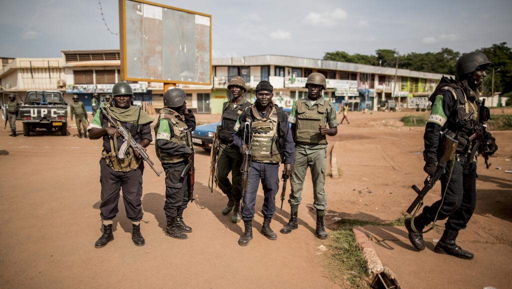 Des soldats sénégalais de la Misca, arrivés, ce jeudi 29 mai, à Bangui, au lendemain de l’attaque près de l’église Notre-Dame de Fatima, pour éviter un regain de violence. AFP PHOTO/MARCO LONGARI