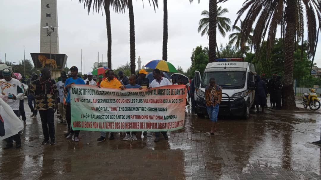 Hôpital Le Dantec: des organisations de la société civile dans la rue pour dire «non à la vente des 3 hectares»