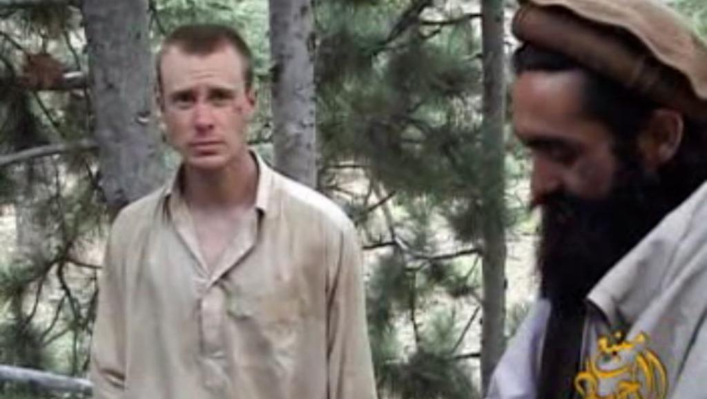 Le sergent Bowe Bergdahl, capturé par les talibans le 30 juin 2009, était apparu sur une vidéo du groupe Manba al-Jihad le 7 décembre 2010. Il était le seul prisonnier de guerre américain en treize ans de guerre en Afghanistan.