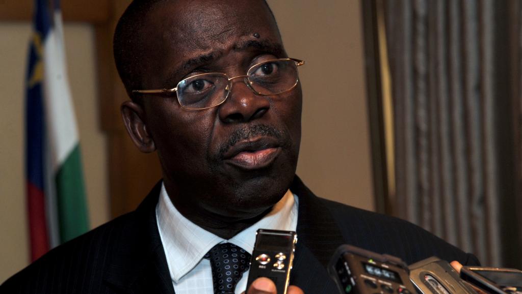 Le Premier ministre centrafricain, André Nzapayeke, ici en janvier 2014 à Bangui, a demandé la suspension des SMS jusqu'à nouvel ordre. AFP PHOTO / ISSOUF SANOGO
