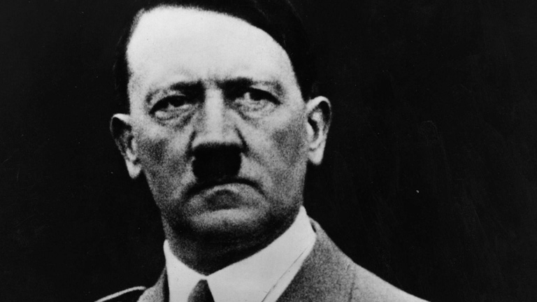 États-Unis : un panneau publicitaire avec une citation d'Adolf Hitler crée la polémique