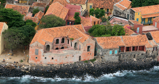 Une partie de l’île de Gorée plongée dans le noir depuis la fameuse houle