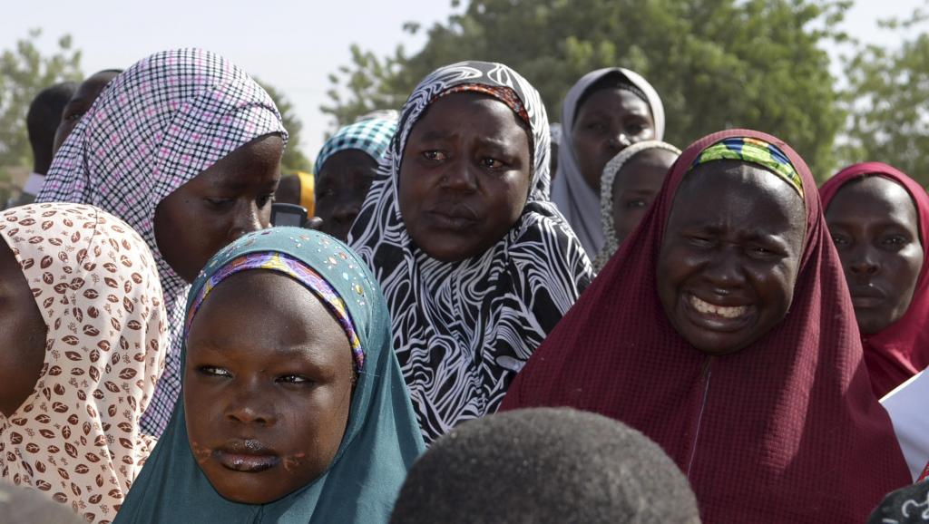 Mères des jeunes lycéennes enlevées par Boko Haram, le 14 avril, lors d'une réunion avec le gouverneur de l'Etat de Borno, le 22 avril 2014. REUTERS/Stringer