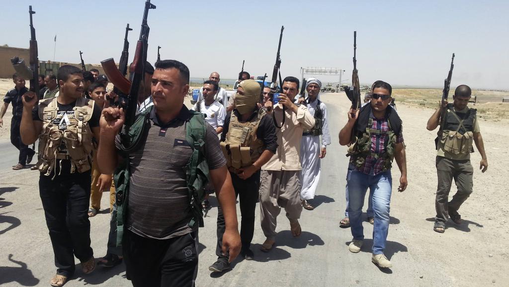 Tribus et forces de sécurité irakiennes se sont déployés autour de Diyala, le 14 juin 2014. REUTERS/Stringer