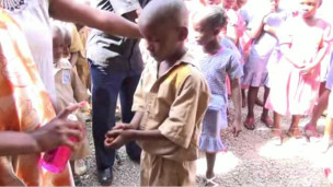 Le 10 juin, le ministère de la Santé guinéen a annoncé que 376 personnes avaient été touchées par la fièvre hémorragique Ebola, qui a fait 241 morts.