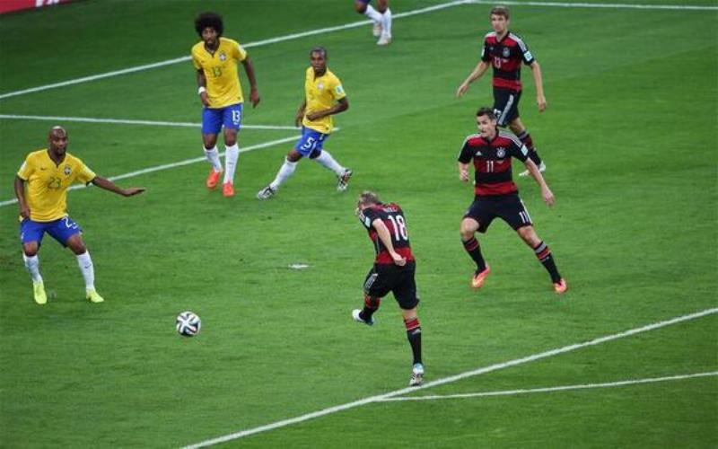 CDM Brésil 1-7 Allemagne: la Mannschaft renvoie la Seleçao sur terre et attend son adversaire en finale 