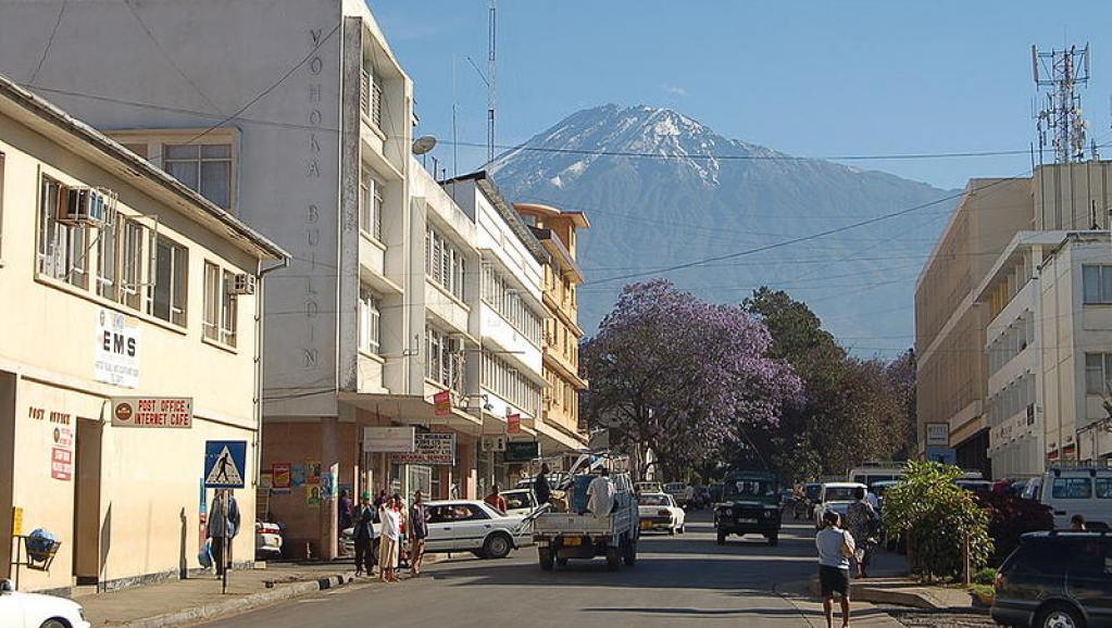 Rue d'Arusha, en Tanzanie. Wikimedia