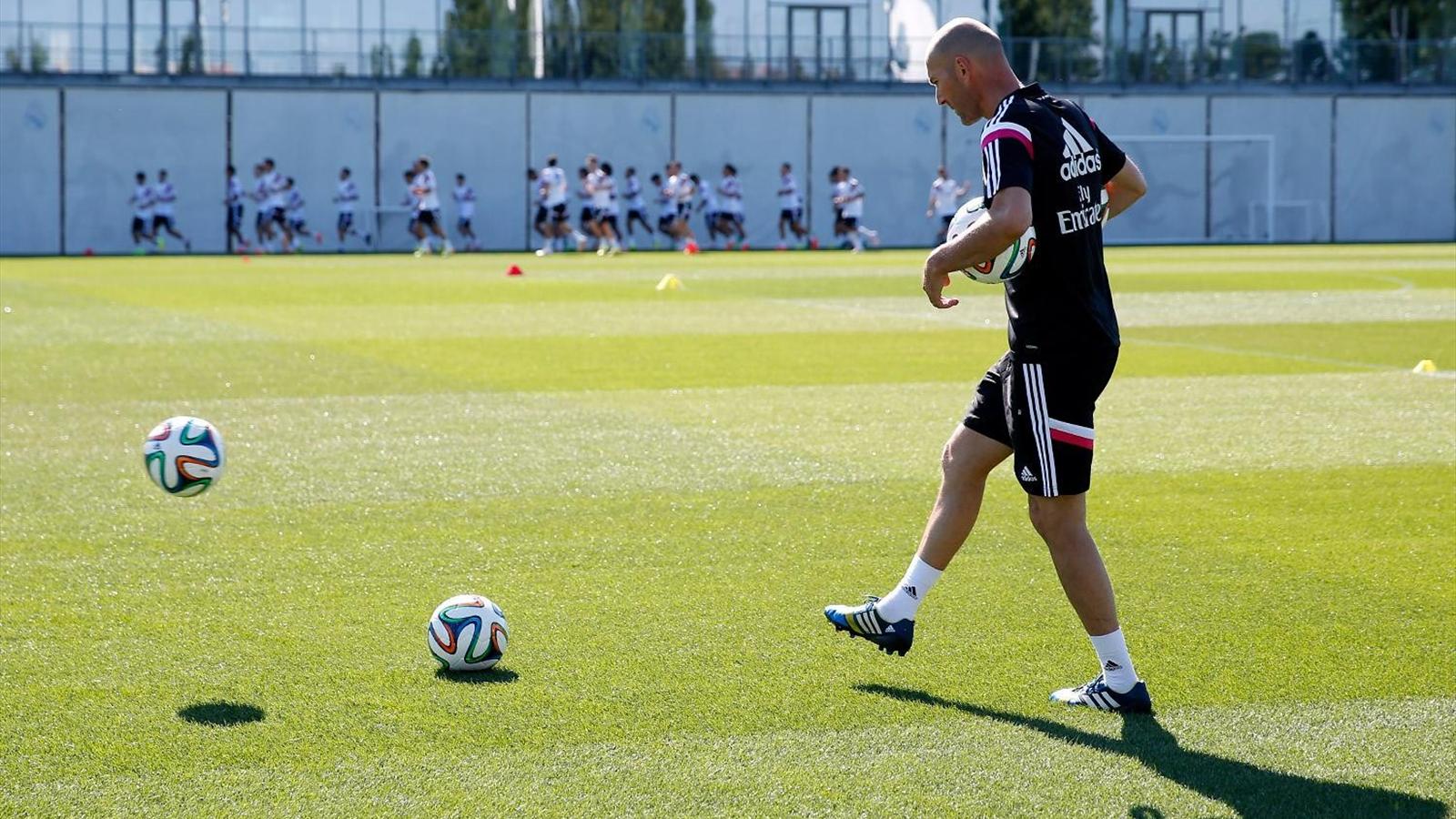 Les premiers pas de Zidane à la tête du Real Madrid Castilla en images