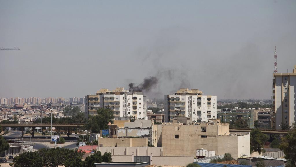 Les combats se sont poursuivis tout le week-end - ici à Tripoli, le 20 juillet 2014 -, sans pour autant interrompre le processus électoral. REUTERS/ Hani Amara