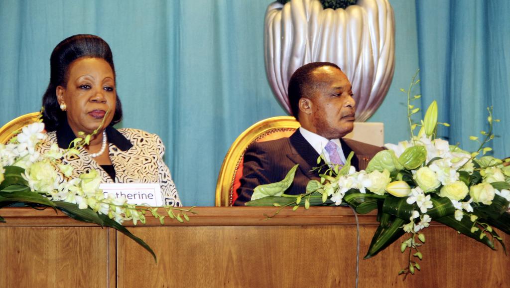 La présidente centrafricaine Catherine Samba Panza (g.) et son homologue congolais Denis Sassou Nguesso, à Brazzaville, le 21 juillet 2014.