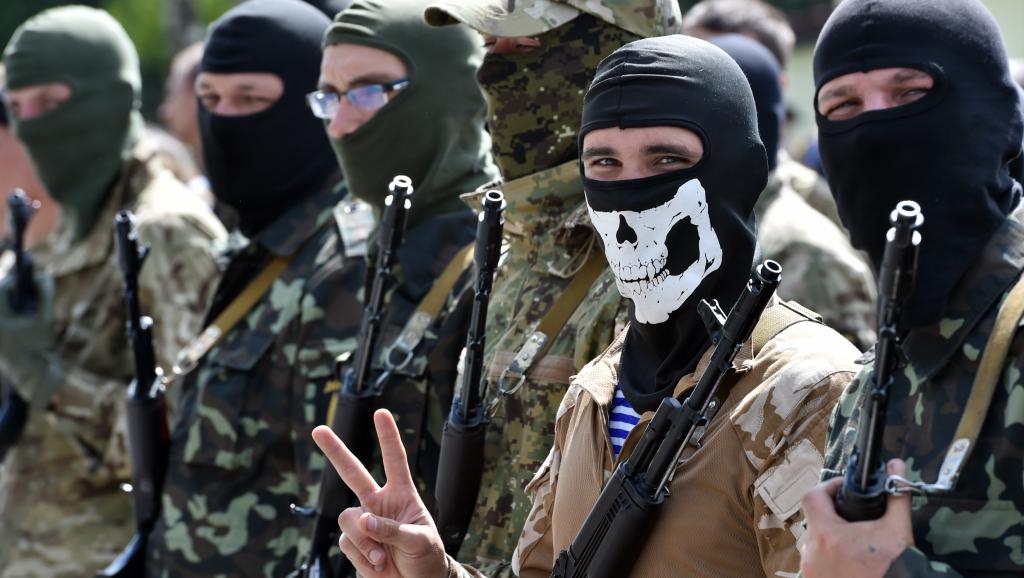 Des volontaires du «bataillon du Donbass» lors d'une cérémonie près de Kiev, le 23 juin 2014. AFP PHOTO / SERGEI SUPINSKY