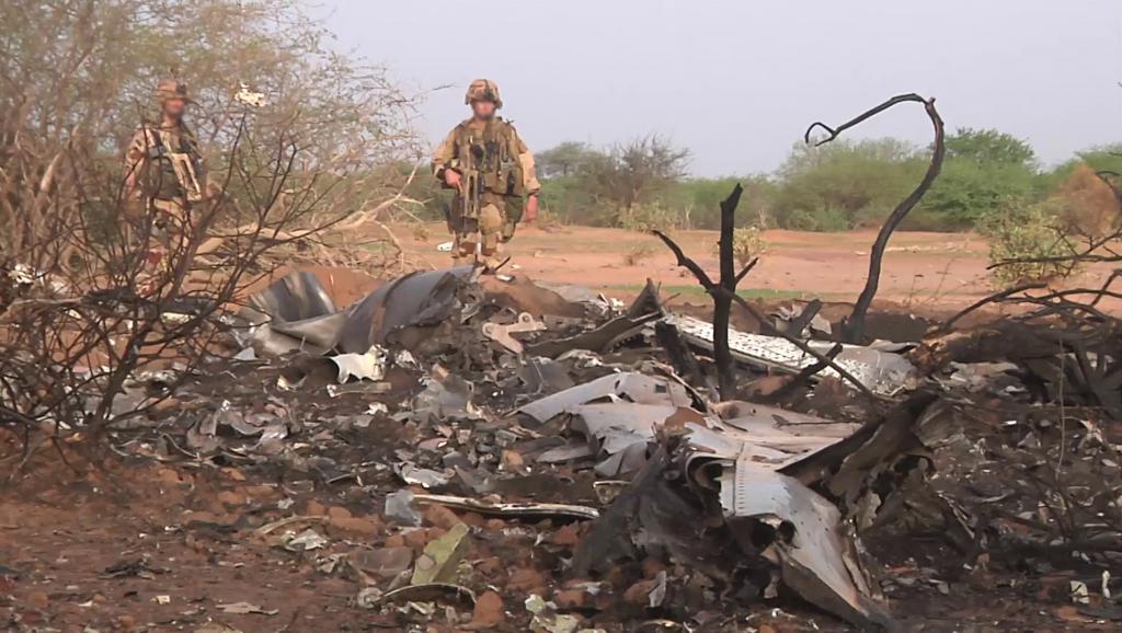 Le site du crash du vol AH5017 d'Air Algérie à proximité de la ville de Gossi, dans le nord du Mali. Photo non datée publiée par l'Établissement de communication et de production audiovisuelle de la Défense (ECPAD) REUTERS/ECPAD/Handout via Reuters