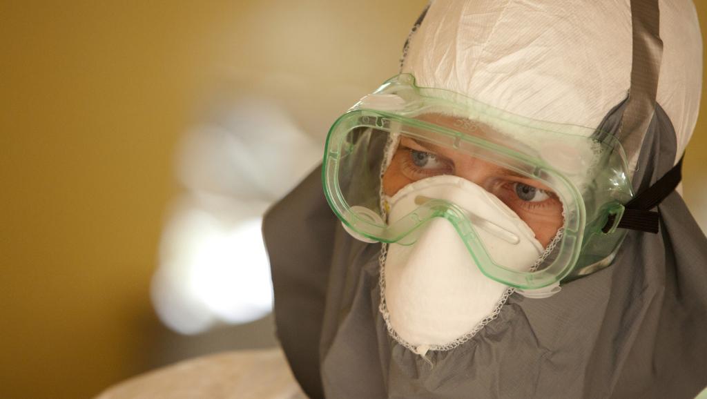 Le médecin américain Kent Brantly a été placé en quarantaine à l'hôpital ELWA de Monrovia, après avoir contracté le virus au Liberia où il soignait des patients touchés par Ebola. Il travaillait pour l'association caritative chrétienne Samaritan's Purse.