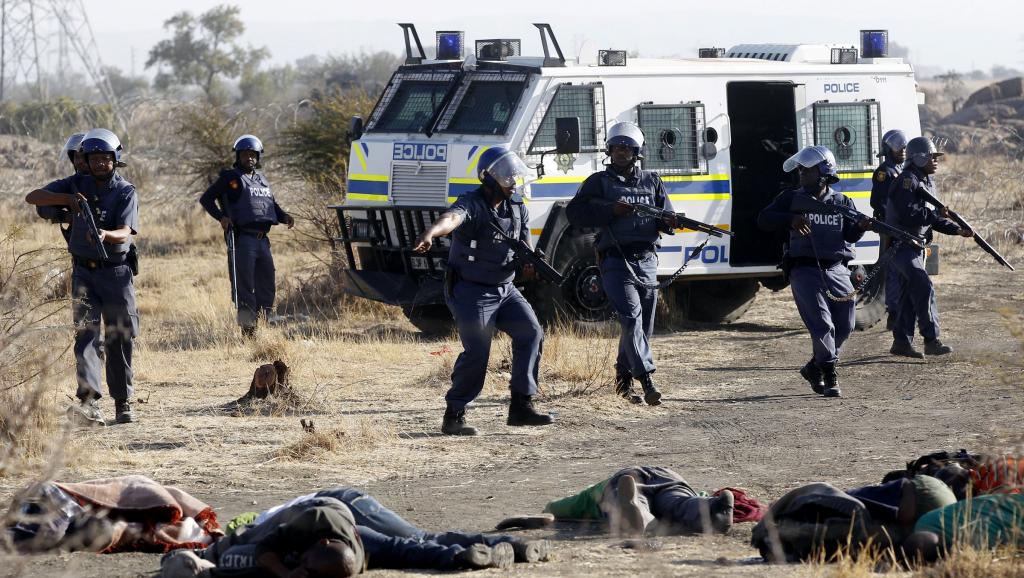 La tuerie du 16 août 2012 a entraîné le décès de 34 mineurs grévistes à Marikana. Reuters/Siphiwe Sibeko