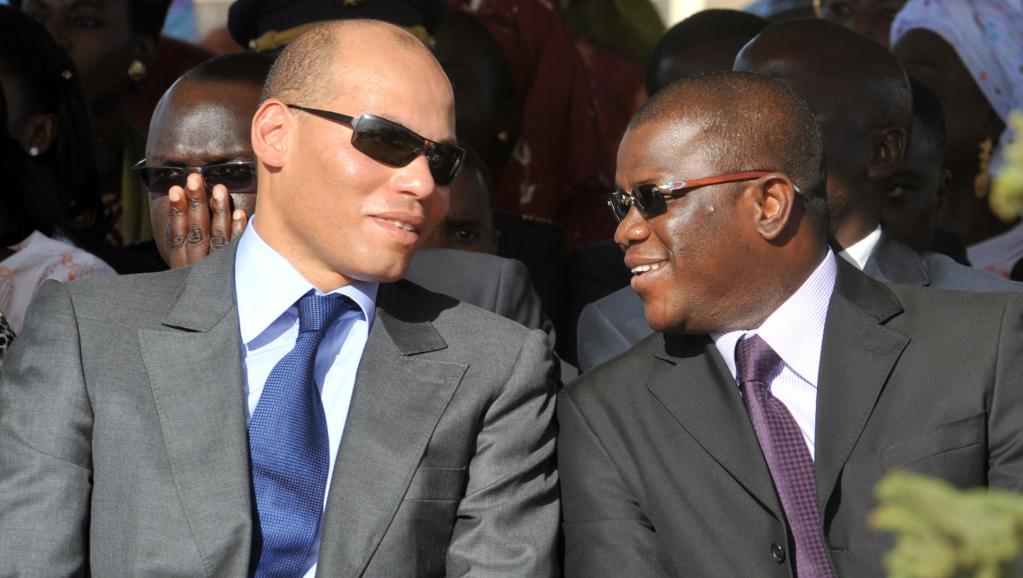 Abdoulaye Baldé, l'actuel maire de Ziguinchor et ancien secrétaire général de la présidence sénégalaise (d) en compagnie de Karim Wade, fils de l'ancien président Abdoulaye Wade, le 30 octobre 2008 à Dakar.