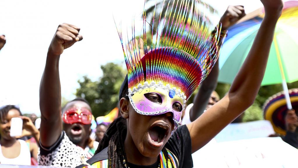 Le 9 août, des militants ougandais de défense des droits des homosexuels ont manifesté pour saluer l'invalidation de la loi anti-gay. REUTERS/Edward Echwalu