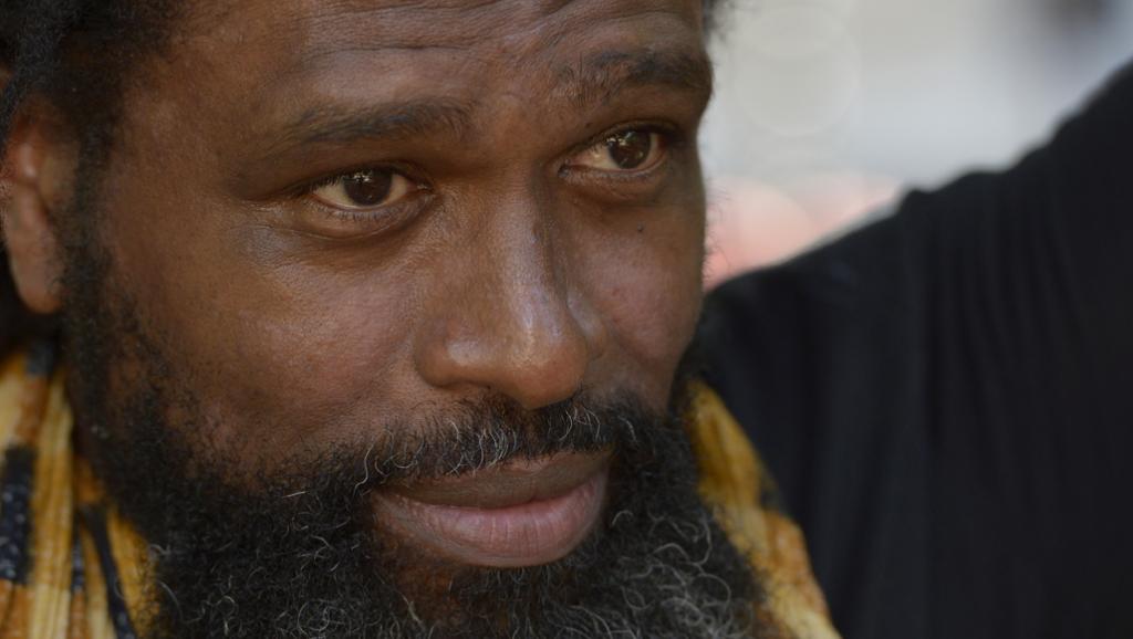 Soeuf Elbadawi, l'auteur comorien de « Obsessions de Lune Idumbio IV », lu dans le cadre du cycle « Ca va, ça va le monde ! », coproduit par RFI au Festival d'Avignon. Pascal Gely