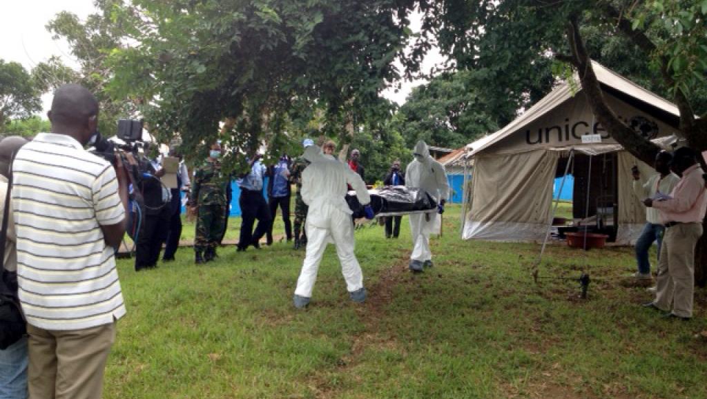 En Côte d'Ivoire, où aucun cas d'Ebola n'a été recensé, les autorités ont mené un exercice grandeur nature à la frontière avec le Liberia, le 13 août, pour se préparer à toute éventualité. RFI / Maureen Grisot