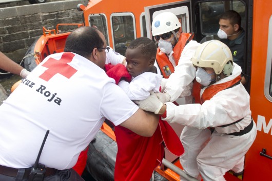 L’Espagne émue par un bébé migrant arrivé seul sur les côtes espagnoles (sa mère est Sénégalaise)
