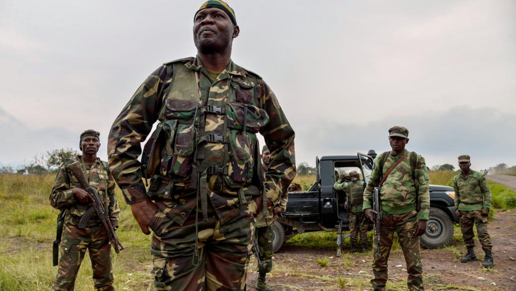 Un soldat congolais, à Kimbumba, à 5 kilomètres de la frontière avec le Rwanda, dans l'est de la RDC. AFP PHOTO / JUNIOR D. KANNAH