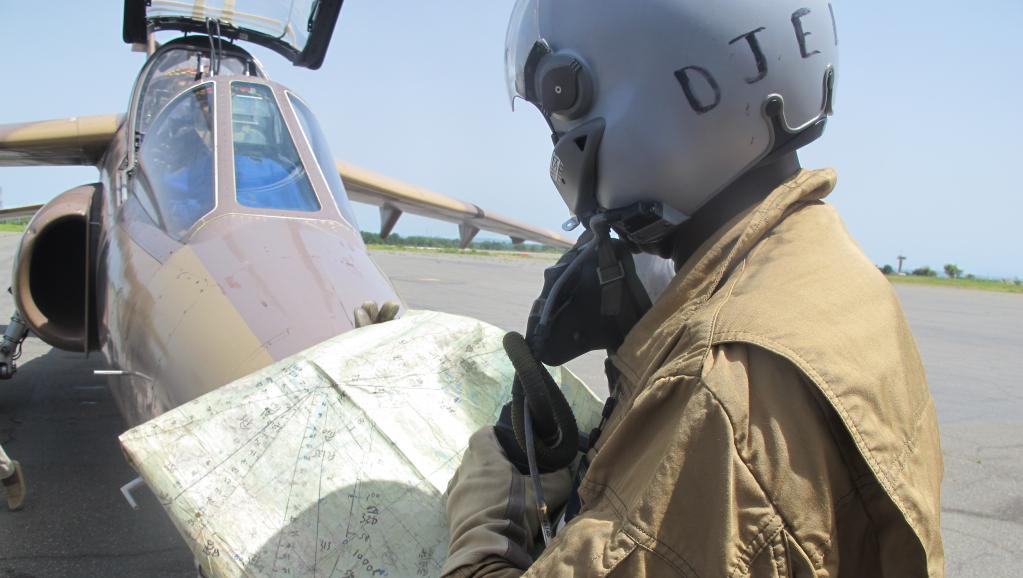 Un pilote militaire camerounais, sur la base de Garoua, le 18 juin dernier. L'implication de l'aviation dans la lutte contre Boko Haram au Cameroun va être renforcée.