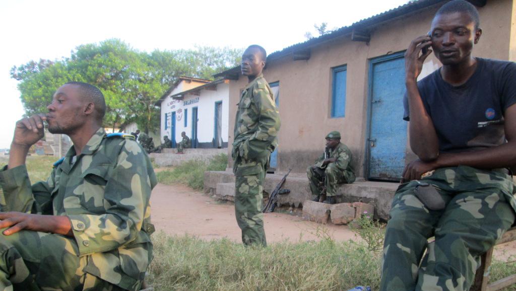 Des soldats congolais à Mutarule, le 10 juin 2014. Les FARDC comme l'ONU ont été accusés de ne pas être intervenus pour empêcher le massacre quelques jours plus tôt. . AFP PHOTO / JEAN-BAPTISTE BADERHA