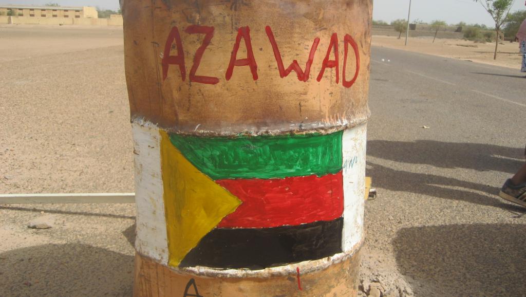 Un tonneau peint aux couleurs du MNLA à la frontière du Mali et du Niger. RFI/Moussa Kaka