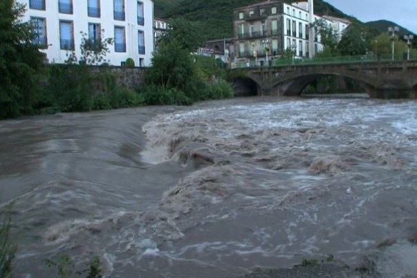 Intempéries : alerte aux orages et crues dans l'Hérault