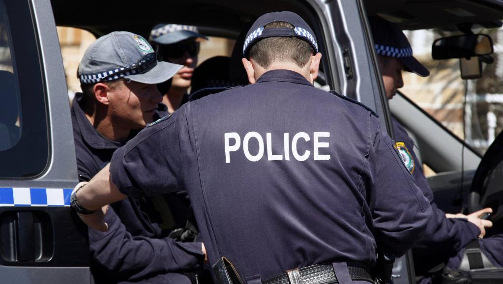 Des policiers devant la résidence de l'un des suspects arrêtés ce jeudi 18 septembre 2014. REUTERS/David Gray