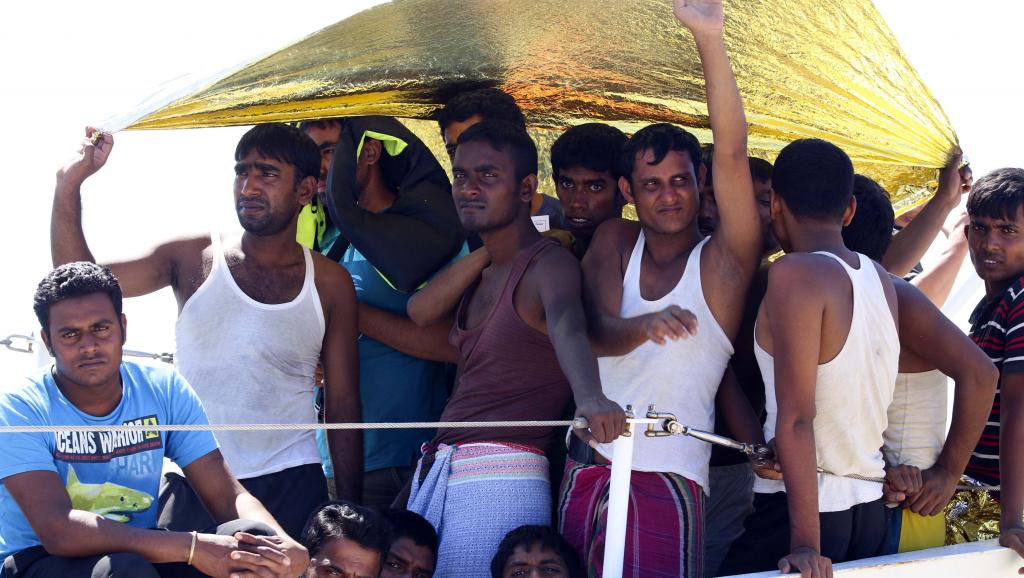 Une embarcation de migrants secourus par la marine italienne, le 26 août 2014. REUTERS/Antonio Parrinello