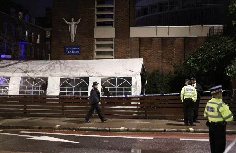 Fusillade devant une église à Londres: une petite fille de 7 ans dans un état critique