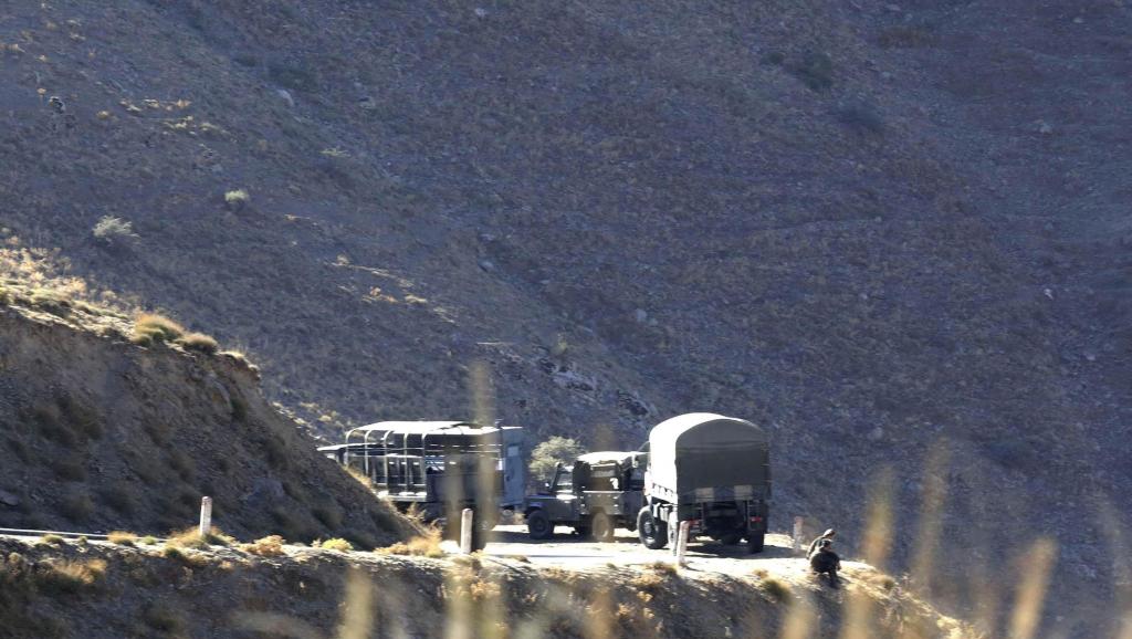 Des troupes militaires algériennes recherchent activement l'otage français, le 23 septembre 2014. REUTERS/Louafi Larbi