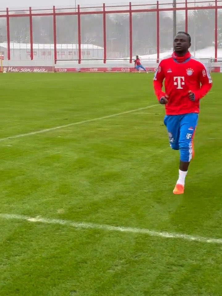 Bayern Munich: Sadio Mané heureux de retourner sur la pelouse pour reprendre la course individuelle