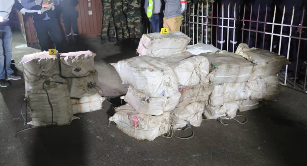 Trafic de drogue : Plus de 800 kg de cocaïne saisis en haute maire au large de Dakar