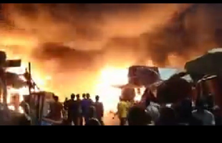 Incendie au marché Ocass de Touba : des centaines de cantines en feu