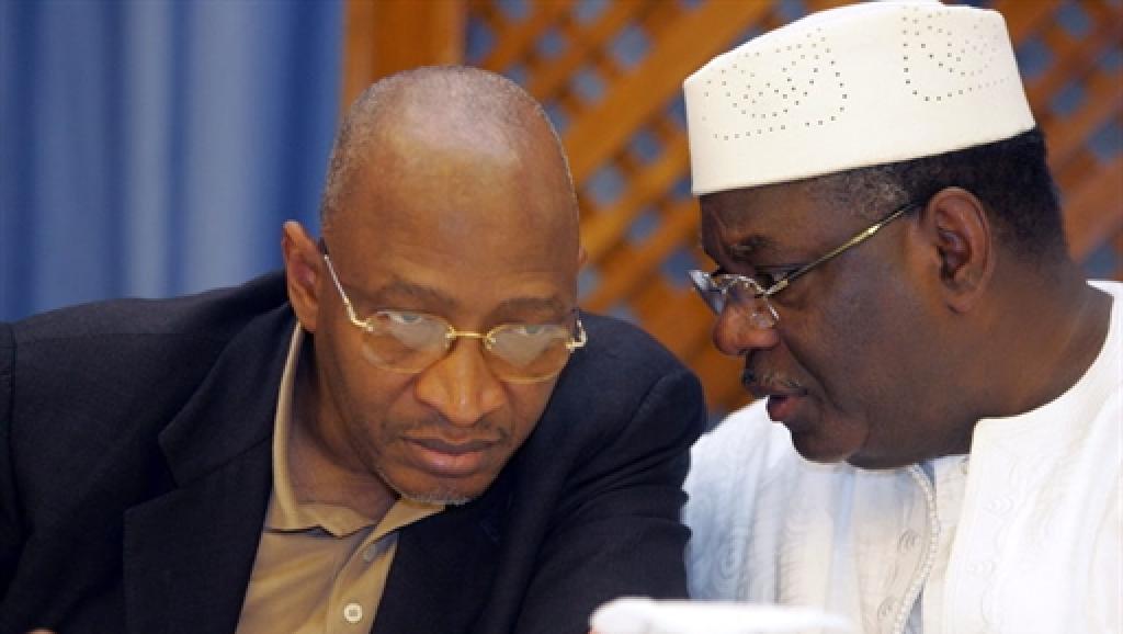 Le président malien Ibrahim Boubacar Keïta avec Soumeylou Boubèye Maïga, lors d’une conférence de presse, à Bamako, le 1er mai 2007. AFP/Georges Gobet