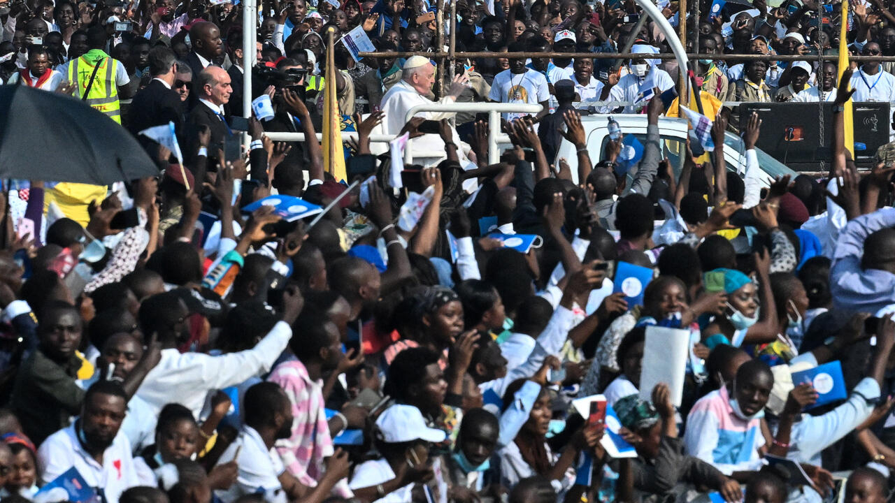RDC: à Ndolo, la grande messe du pape François devant des centaines de milliers de fidèles