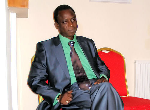 Thione Seck dans de sales draps 