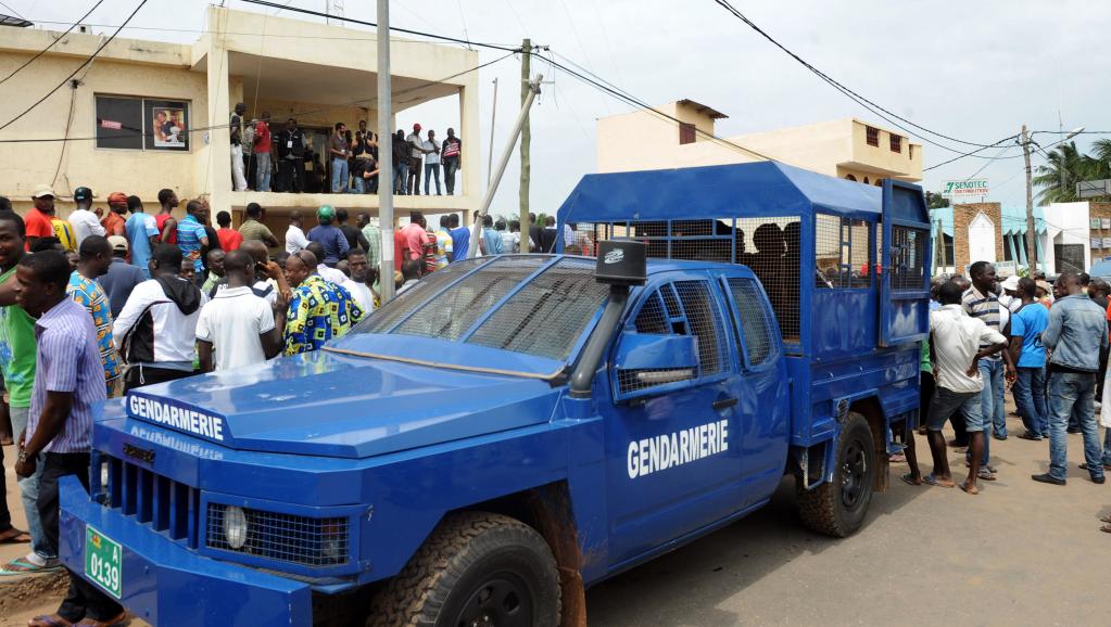 Un véhicule de la gendarmerie togolaise lors d'une manifestation à Lomé, le 25 juillet 2013. AFP PHOTO/PIUS UTOMI EKPEI