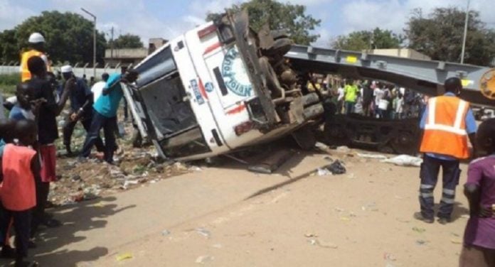 Sortie autoroute ILA TOUBA: un bus se renverse et fait deux (2) morts et 49 blessés