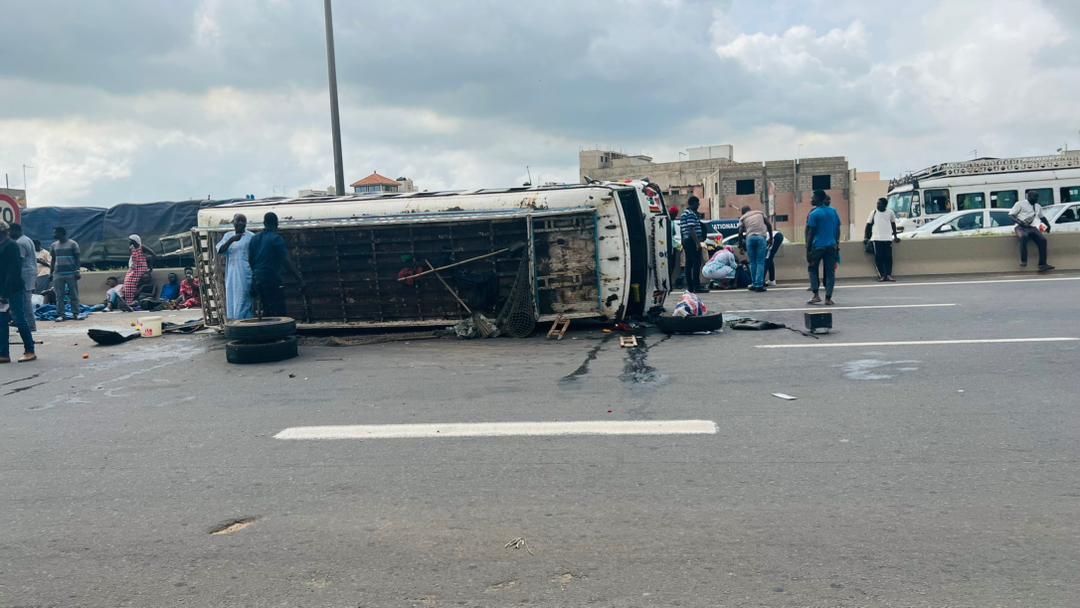 Autoroute Ila Touba : un car se renverse et fait un mort et 39 blessés