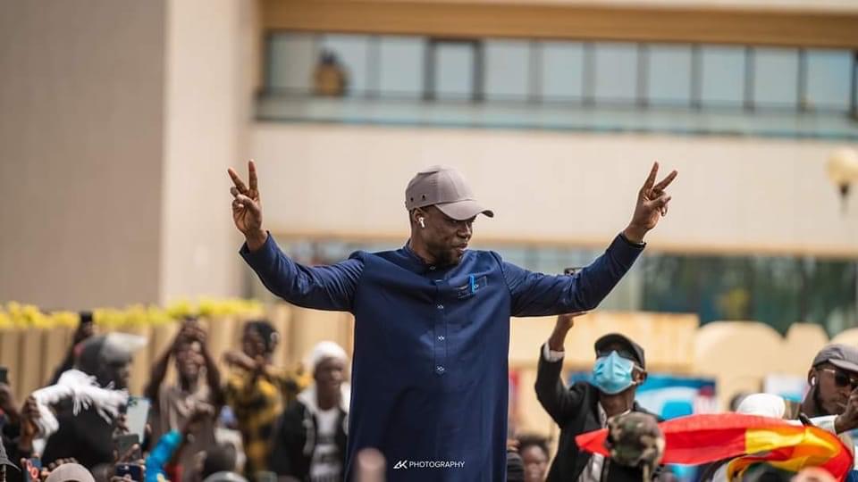 Sénégal: Le leader de l’opposition Ousmane Sonko brutalisé, zèle impertinent des forces de l’ordre et décadence démocratique