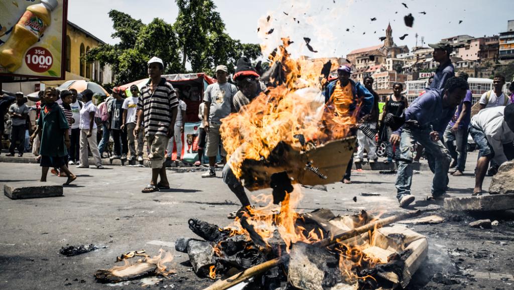 La tension est montée lors de la manifestation interdite qui a réuni des partisans de l'ancien président Ravalomanana, à Antananarivo, le 18 octobre 2014.