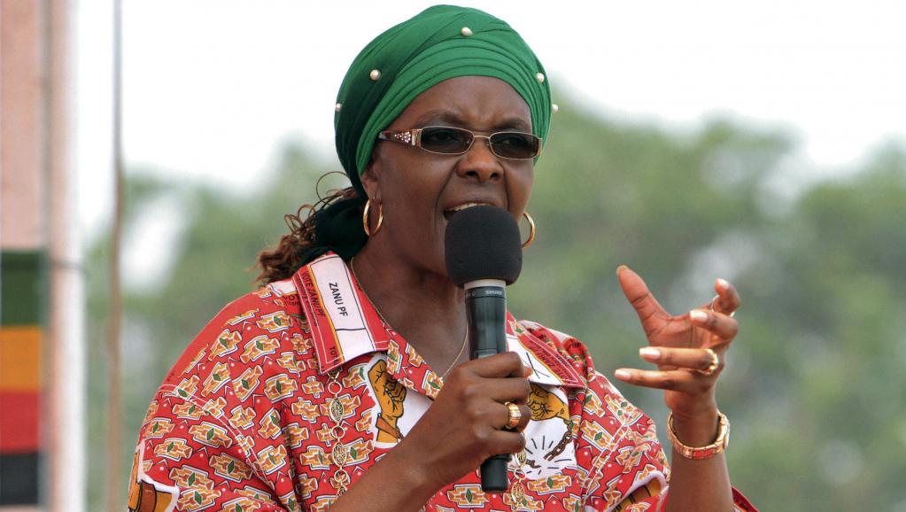 La Première dame du Zimbabwe, Grace Mugabe, lors d'un meeting à Chinhoyi, le 2 octobre 2014. REUTERS/Philimon Bulawayo