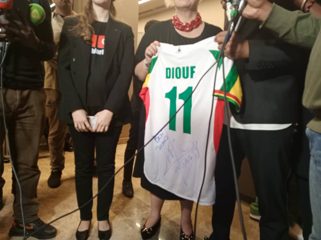 Séisme en Turquie : plus de 50 millions FCFA collectés, un maillot de Diouf, le grand boubou de Youssou Ndour vendus