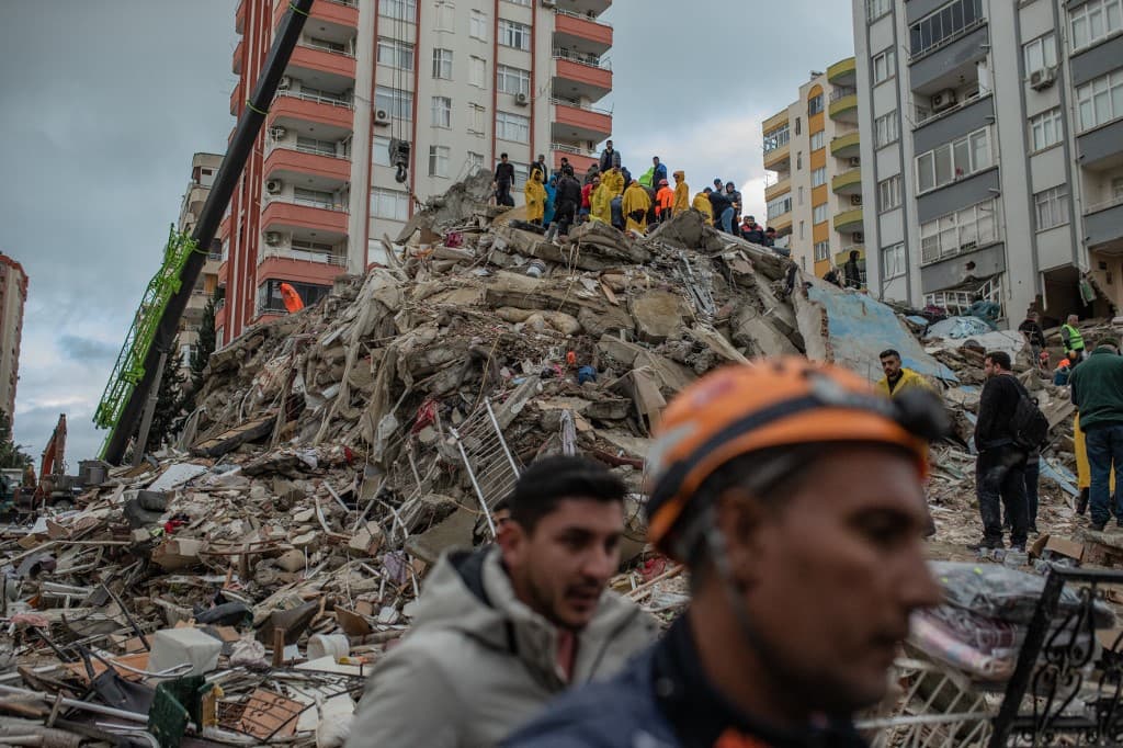 Turquie: des immeubles s'effondrent après une nouvelle réplique du séisme