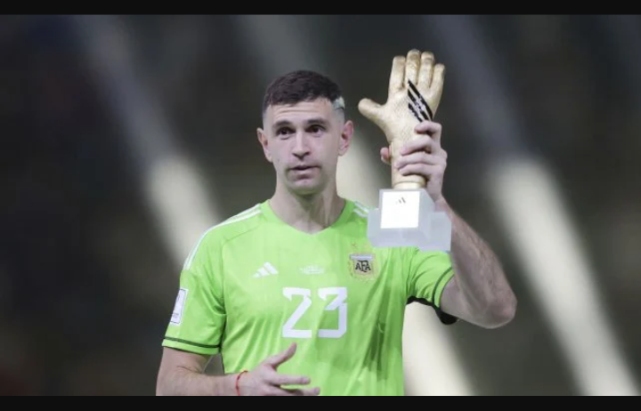 The Best 2022 : Dibu Martínez élu meilleur gardien de l’année