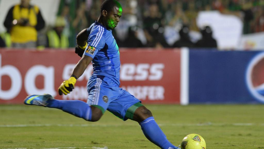Le joueur Senzo Meyiwa en novembre 2013. AFP PHOTO / KHALED DESOUKI